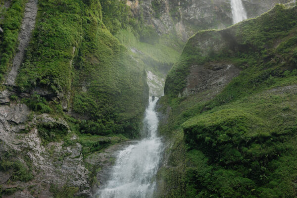 Cascade 500 Pieds - Guided Hike - Image 5